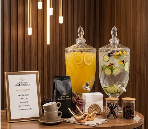 Mesa de bebidas e cafeteria da Boutique das Especiarias